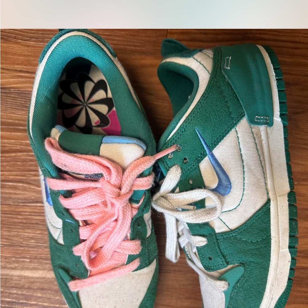 Nike dunk low 2 malachite Green and White Sneakers with Pink Laces